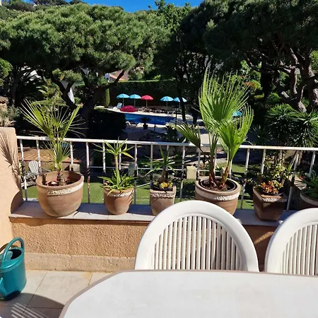 Sm075-034 Sainte Maxime Semaphore De T4 Avec Piscine Terrasse Sainte-Maxime