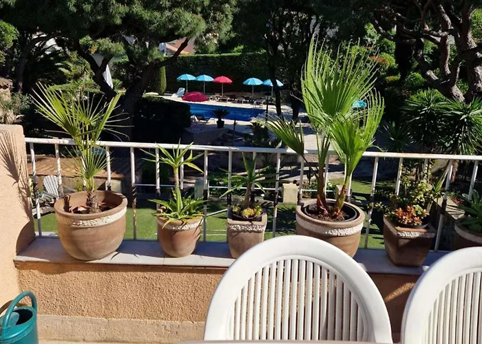 Sm075-034 Sainte Maxime Semaphore De T4 Avec Piscine Terrasse Sainte-Maxime